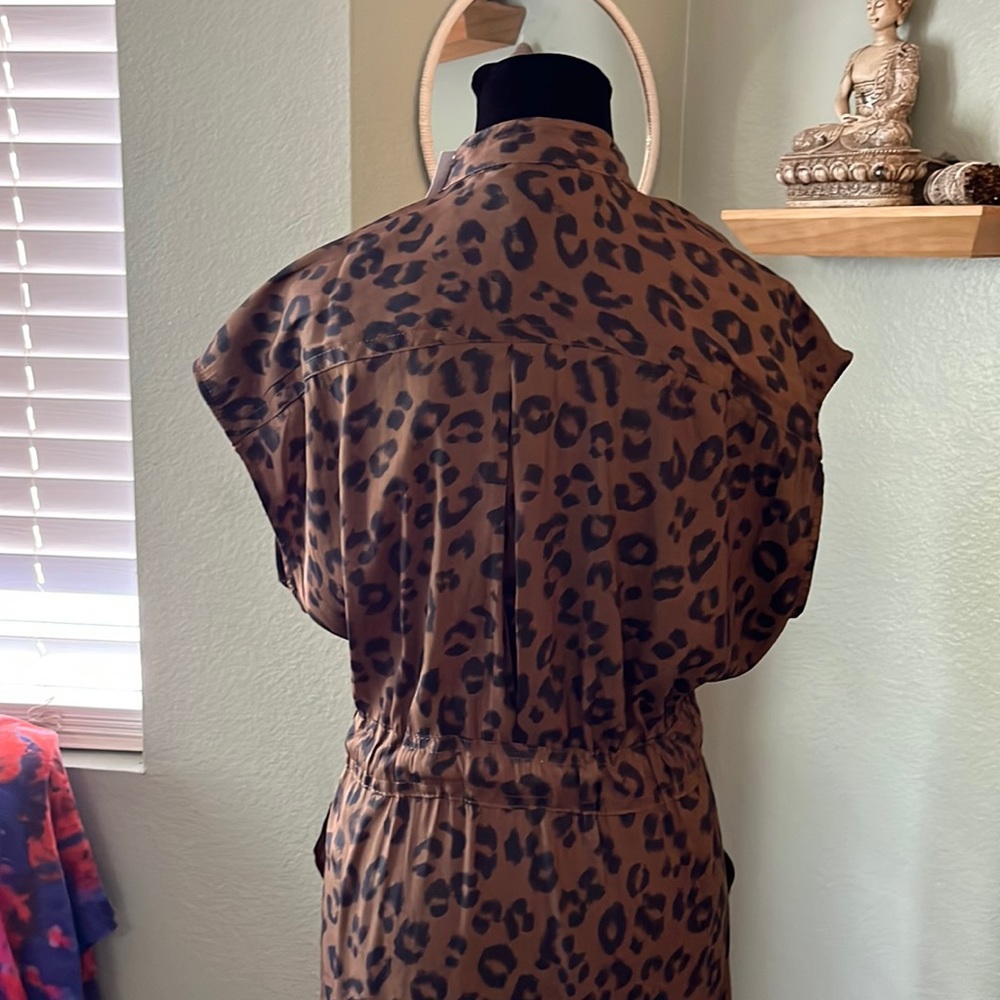Beautiful animal print maxi dress with pockets.